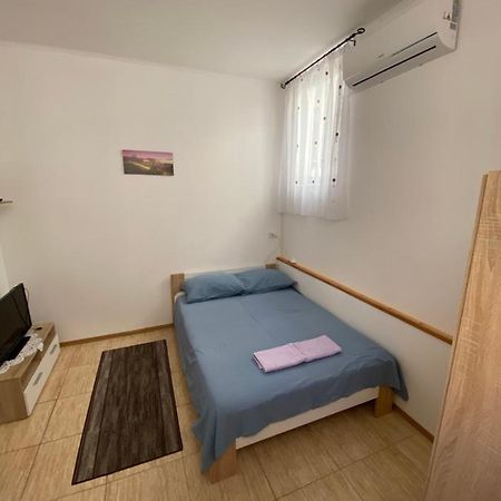 Studio-Apartman Aurora Apartman Póla Kültér fotó